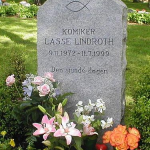 Lasse Lindroth gravsten